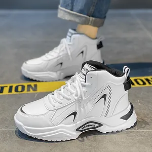 Ανδρικά ψηλά λευκά sneakers με μαύρα γεωμετρικά σχέδια και χοντρή σόλα μόδας