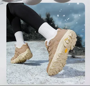 Outdoor Wanderschuhe in Hellbraun mit warmem Fleecefutter und rutschfester Profilsohle