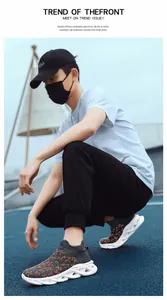 Sneaker da uomo in maglia grigio scuro con stella arancione e suola ammortizzata