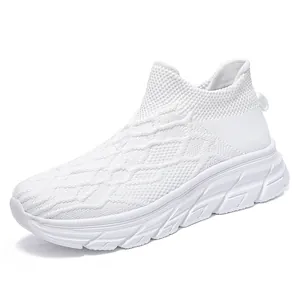 Baskets à enfiler blanches en maille avec semelle épaisse texturée et design chaussette