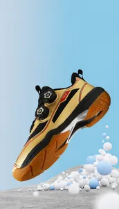 Vue macro de la semelle en caoutchouc antidérapante de chaussures de sport à boucle
