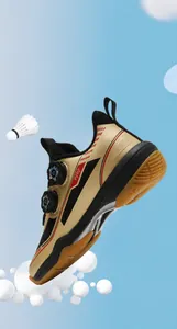 Détail de chaussures de sport pro avec double boucle rotative et semelle en caoutchouc antidérapante