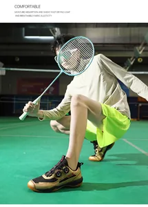 Détail de chaussure de badminton avec système de laçage rotatif et semelle en caoutchouc