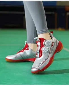 Détail du système de laçage à double molette sur chaussures de badminton respirantes