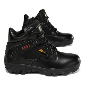 Makroaufnahme der schwarzen Taktikstiefel mit Cordura-Gewebe und A533 Logo-Branding
