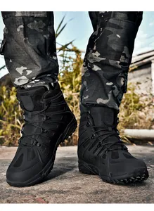Detailansicht der taktischen High-Top-Stiefel mit Leder-Mesh-Mix und Metall-Schnürsenkeln