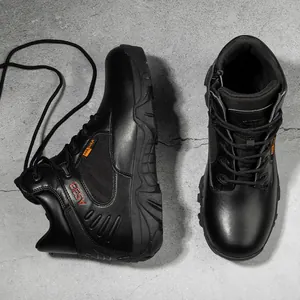 Detail der schwarzen Taktikstiefel mit CORDURA-Gewebe und rutschfester Gummiaußensohle