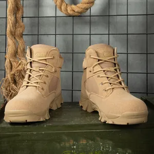 Nahaufnahme des strapazierfähigen Wildleders und Mesh mit taktischem Boot-Logo