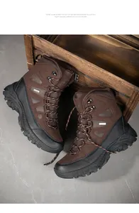 Tiefe Gummisohle der taktischen Herrenstiefel zeigt rutschfestes Profil und Robustheit