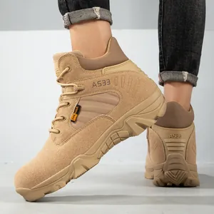 Detail der sandfarbenen taktischen Stiefel mit CORDURA-Gewebe und robuster Gummisohle