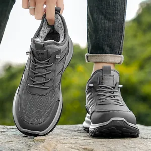 Dunkelgraue Winter-Freizeitschuhe für Herren mit dickem Kunstfellfutter und rutschfester Sohle