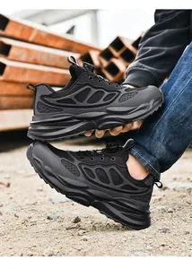 Détail de la chaussure de sécurité noire avec système de laçage à cadran rotatif rapide