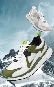 Details warmer Winter-Sneaker mit Plüschfutter und Obermaterial aus Materialmix-Design