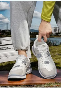 Detailaufnahme warmer Outdoor-Sneaker mit Plüschfutter und Leder-Patchwork-Design