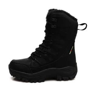 Hoge zwarte outdoor winterlaarzen met fleecevoering en duurzame antislip rubberen zolen