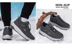 Détail de la doublure en peluche et logo mode sur chaussures d'hiver grises pour seniors