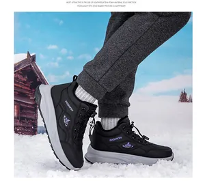 Détail d'une chaussure de sport d'hiver noire avec semelle EVA en plein air