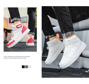 Dettaglio delle sneakers alte da uomo con punta traforata e design a blocchi di colore alla moda