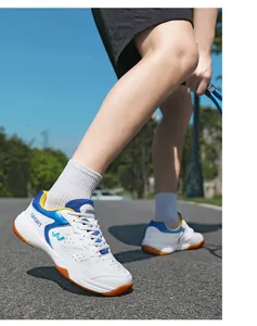 Vista dettagliata di scarpe sportive traspiranti con suola in gomma antiscivolo