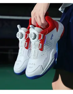 Detail van professionele tennisschoenen met draaisluiting en ademend mesh voor comfort