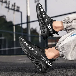 Zwarte heren hardloopschoenen van ademend mesh met dikke antislipzolen voor buiten