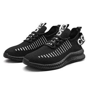 Chaussures de running noires et blanches en mesh respirant avec semelle gomme
