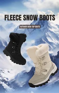 Details von hohen Wintersneakers mit warmem Plüschfutter und rutschfester Sohle