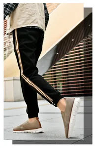 Détails de chaussures en maille kaki avec semelle épaisse blanche amortissante