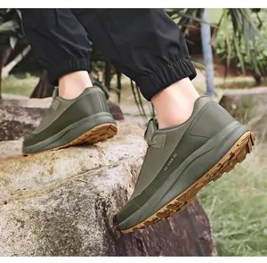 Détails de chaussures de randonnée vert olive respirantes avec semelle extérieure en gomme