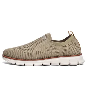 Chaussures de marche homme en maille kaki respirante avec semelles blanches antidérapantes