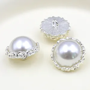 Botones de perlas elegantes con marco de metal plateado para cárdigans y trajes mujer