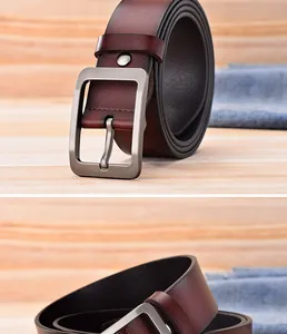 Dettaglio cintura in pelle marrone con fibbia in metallo opaco su denim blu