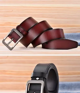 Dettaglio di cinture in pelle di qualità in nero e marrone con fibbie in metallo