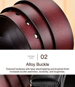 Détail de la ceinture en cuir dégradé bordeaux avec boucle en alliage brossé laser