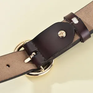 Cintura da donna in vera pelle marrone scuro con fibbia rotonda dorata lucida