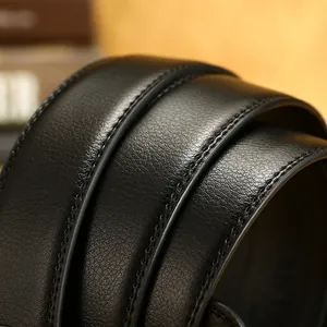 Ceinture homme en cuir de vachette noir avec boucle automatique et grain lychee chic