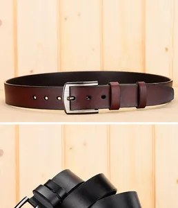 Dettaglio di cinture in pelle premium con fibbie in metallo spazzolato in nero e marrone