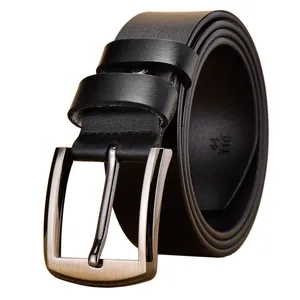 Cintura da uomo in pelle nera premium con fibbia ad ardiglione in metallo spazzolato argento