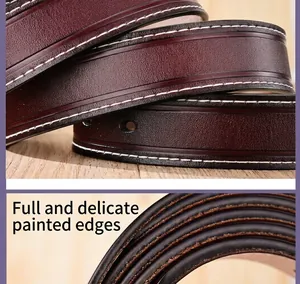Détail d'une ceinture en cuir marron foncé avec surpiqûres blanches et bordure huilée