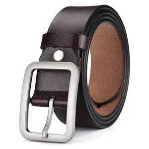 Cintura classica in pelle marrone scuro da uomo con fibbia quadrata in argento opaco
