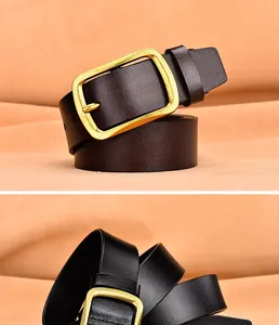 Detalle macro de cinturón de cuero para hombre con hebilla de latón y textura de grano fino