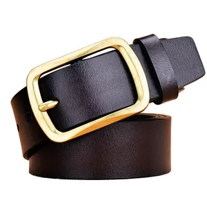 Cinturón clásico vintage de cuero negro para hombre con hebilla de latón cepillado