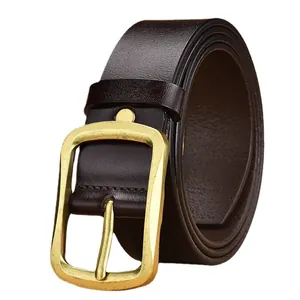 Cinturón vintage de cuero marrón oscuro para hombre con hebilla de latón antiguo