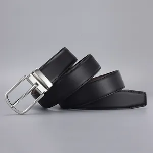 Cintura classica in pelle nera da uomo con fibbia ad ardiglione in metallo argento lucido
