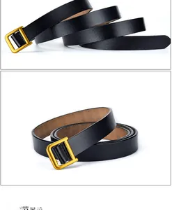 Détail d'une ceinture en cuir noir avec boucle carrée dorée mate pour femmes