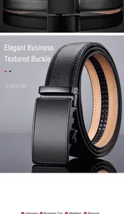 Détail d'une ceinture business pour homme avec texture carbone et boucle en métal mat