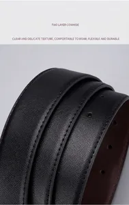 Detail van de saffiano leerstructuur en versterkte stiksels op de heren business riem