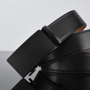 Ceinture business en cuir noir pour homme avec boucle automatique mate et surpiqûres