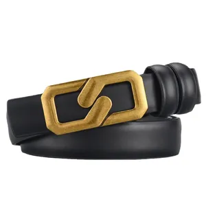 Elegant women's leather belt in black with interlocking gold-tone geometric metal buckle