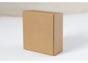 Minimalistische kraftpapier geschenkdoos met natuurlijke textuur voor riemverpakking
